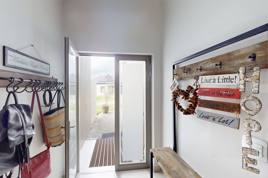 3 Bedroom Property for Sale in Kraaibosch Western Cape